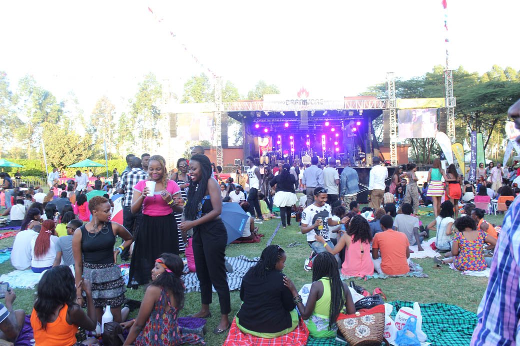 Blankets&Wine50_Crowd2