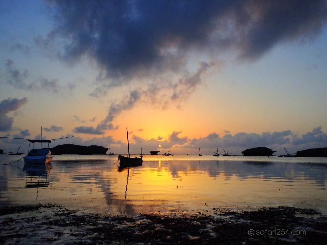 Watamu Beach_touch of gold2