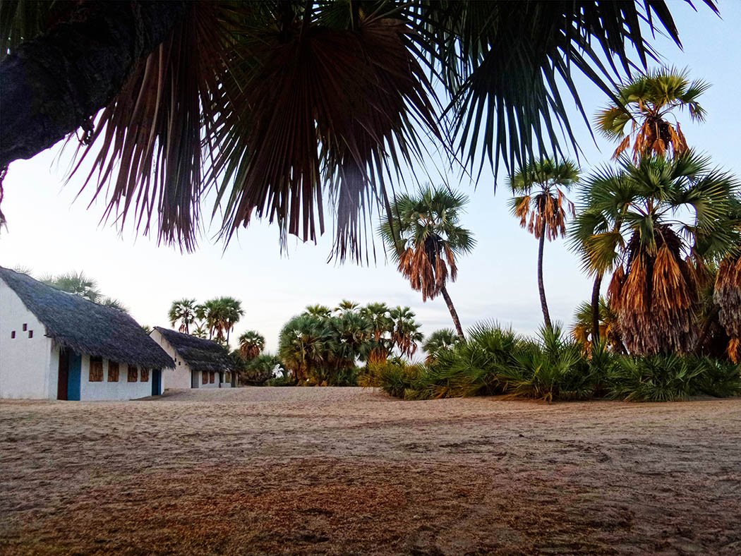 Eliye Springs Resort_Bomas2