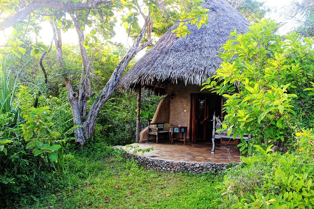 The Sands at Chale Island_view of back of cottage