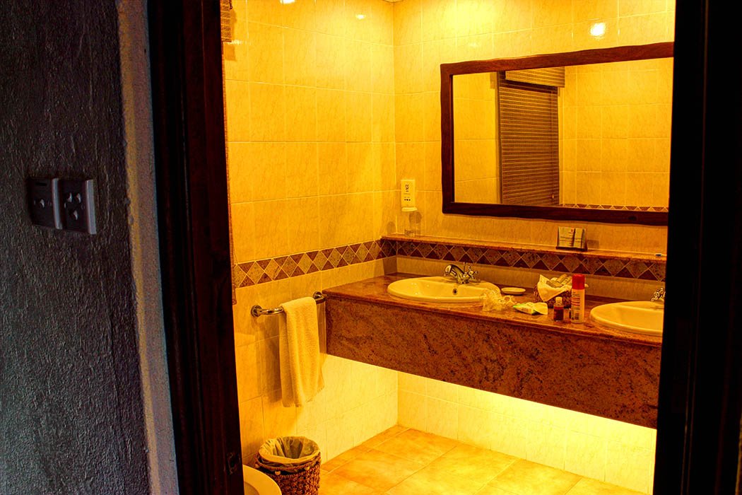 Kilaguni Serena safari Lodge_bathroom