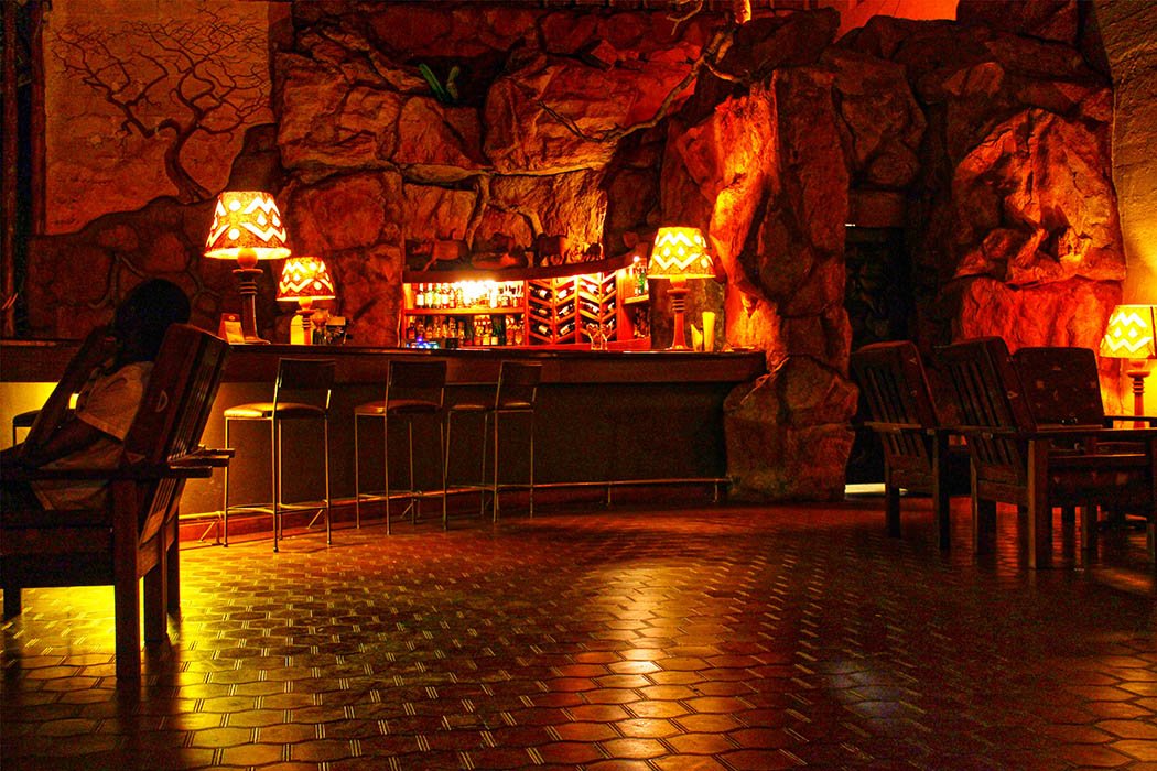 Kilaguni Serena safari Lodge_rock bar
