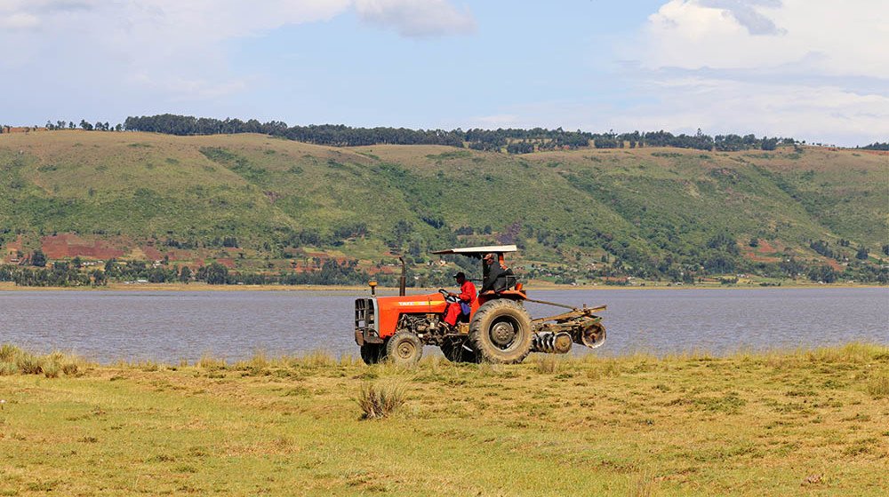 Lake Olbolossat_Tractor