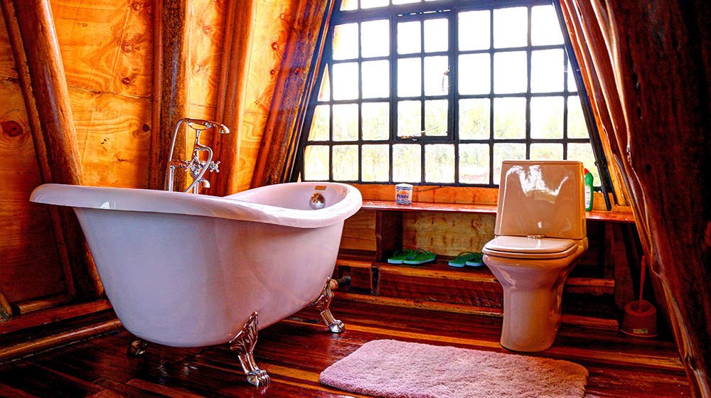 Samawati Conservancy_Deluxe cabin master bathroom
