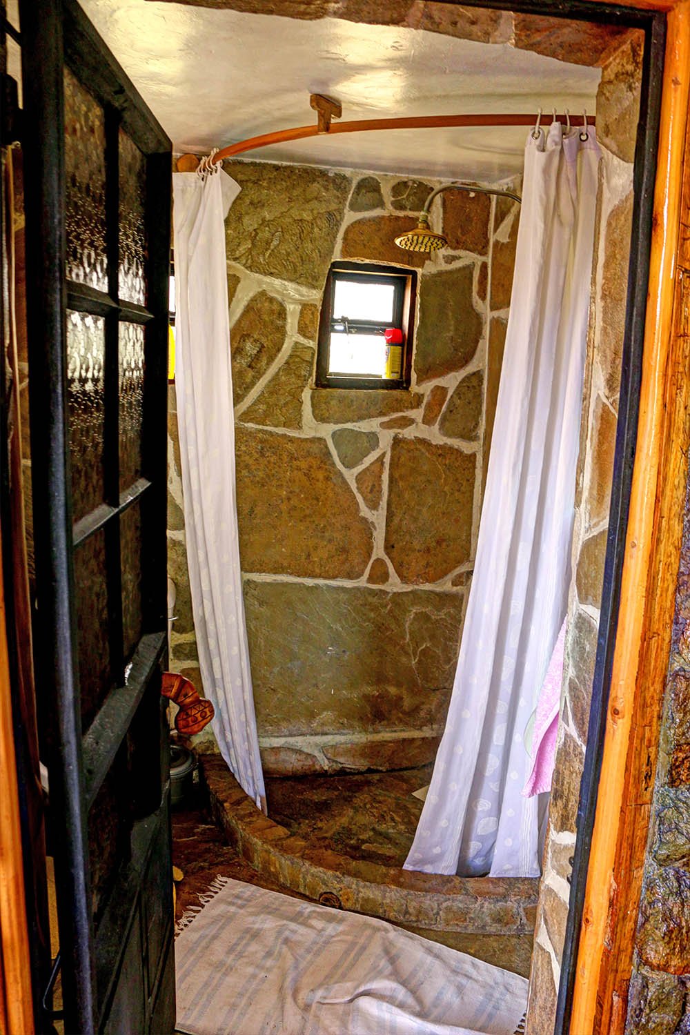 Samawati Conservancy_standard cottage shower