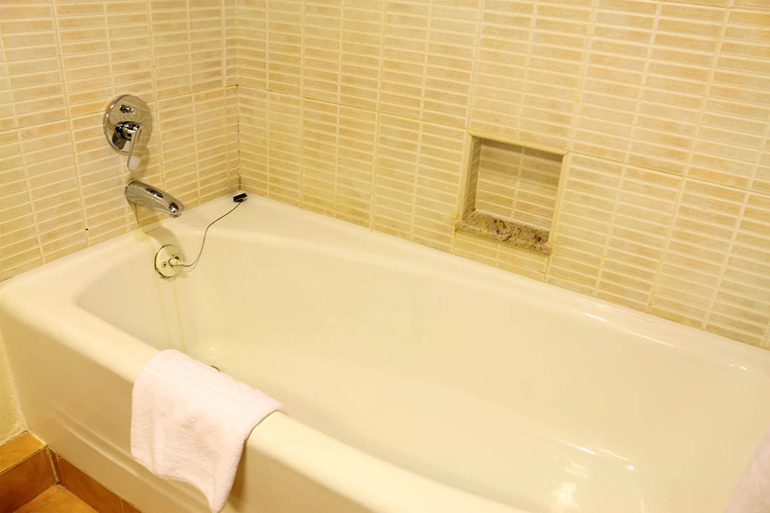 sarova-taita-hills-game-lodge_bathtub