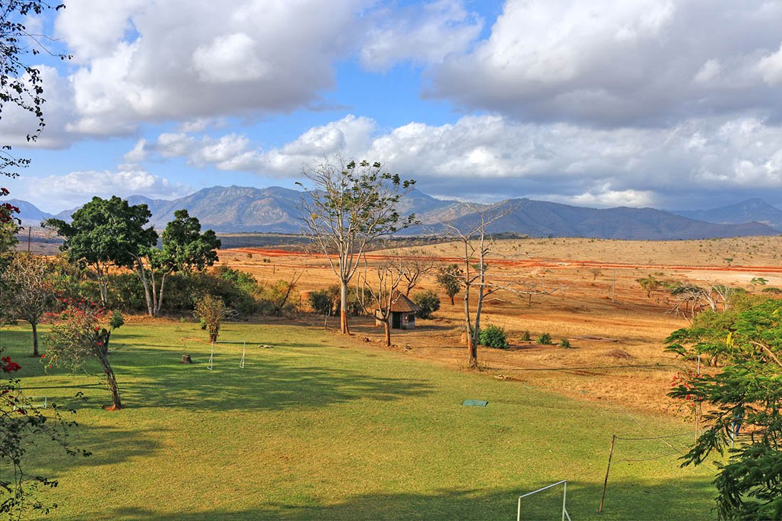 sarova-taita-hills-game-lodge_lawn