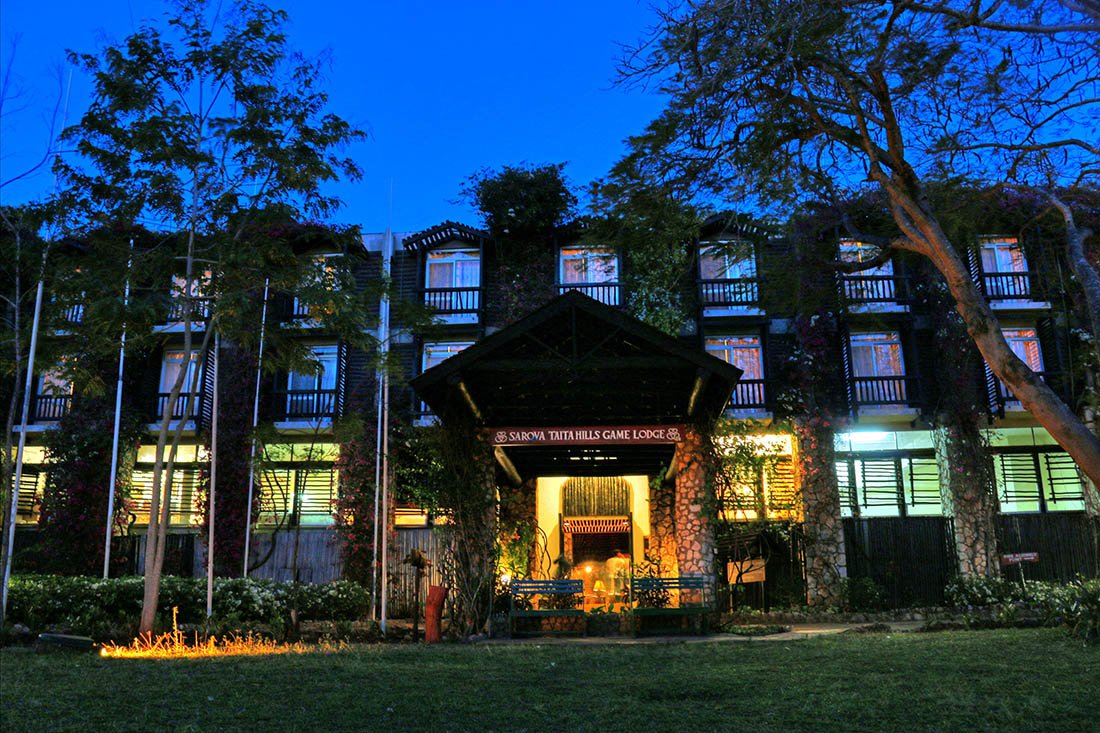 sarova-taita-hills-game-lodge_lodge-at-night